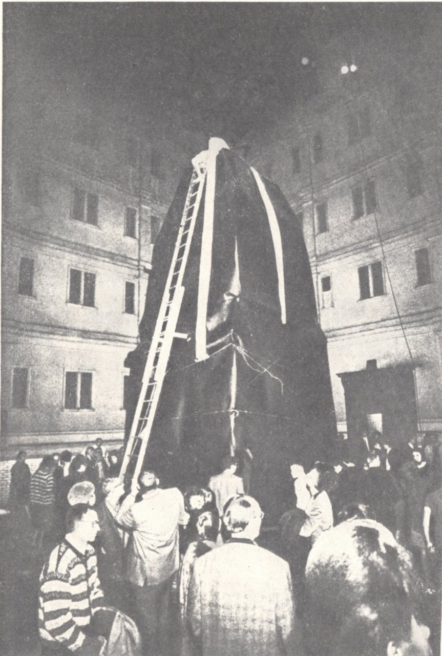 104. Аллен Кэпроу. Двор. Хэппенинг. 1962 104. Аллен Кэпроу. Двор. Хэппенинг. 1962