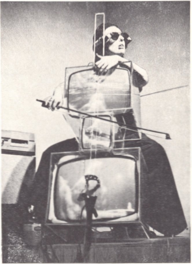 110. Нам Джун Пайк. ТВ-виолончель. 1971 110. Нам Джун Пайк. ТВ-виолончель. 1971