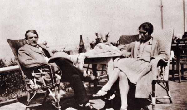 Пабло Пикассо с Ольгой Хохловой. Фото 1920-е