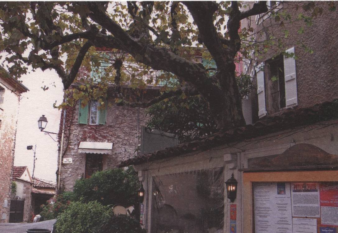 Улочка Мужена возле Музея фотографии Андре Вилье Улочка Мужена возле Музея фотографии Андре Вилье