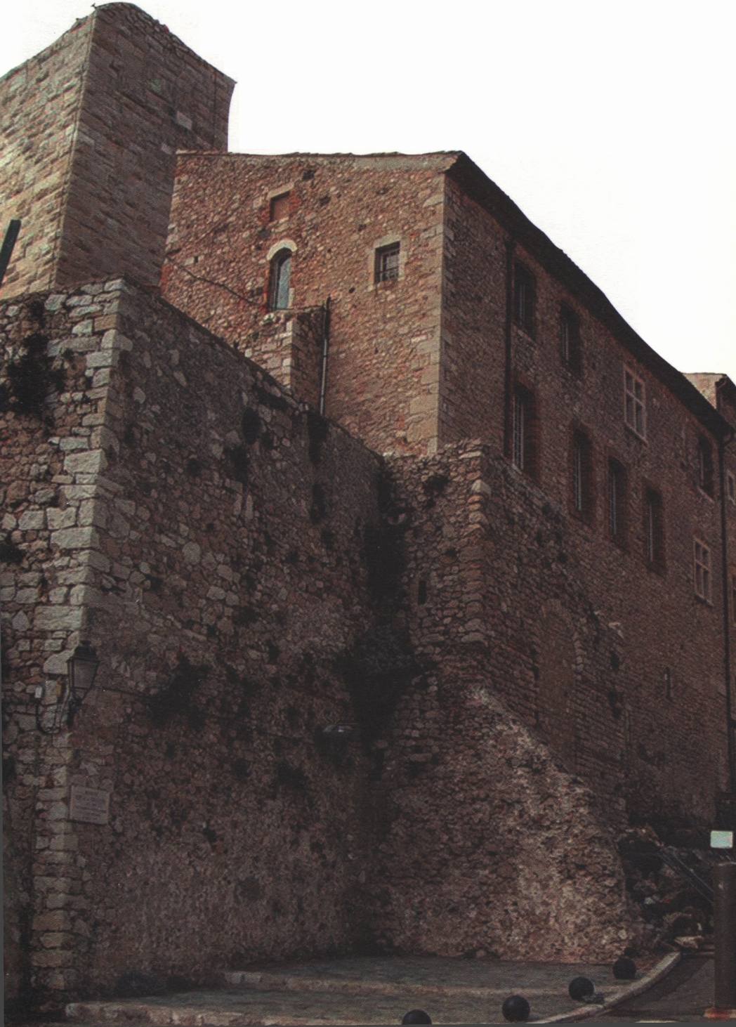 Замок Гримальди Замок Гримальди