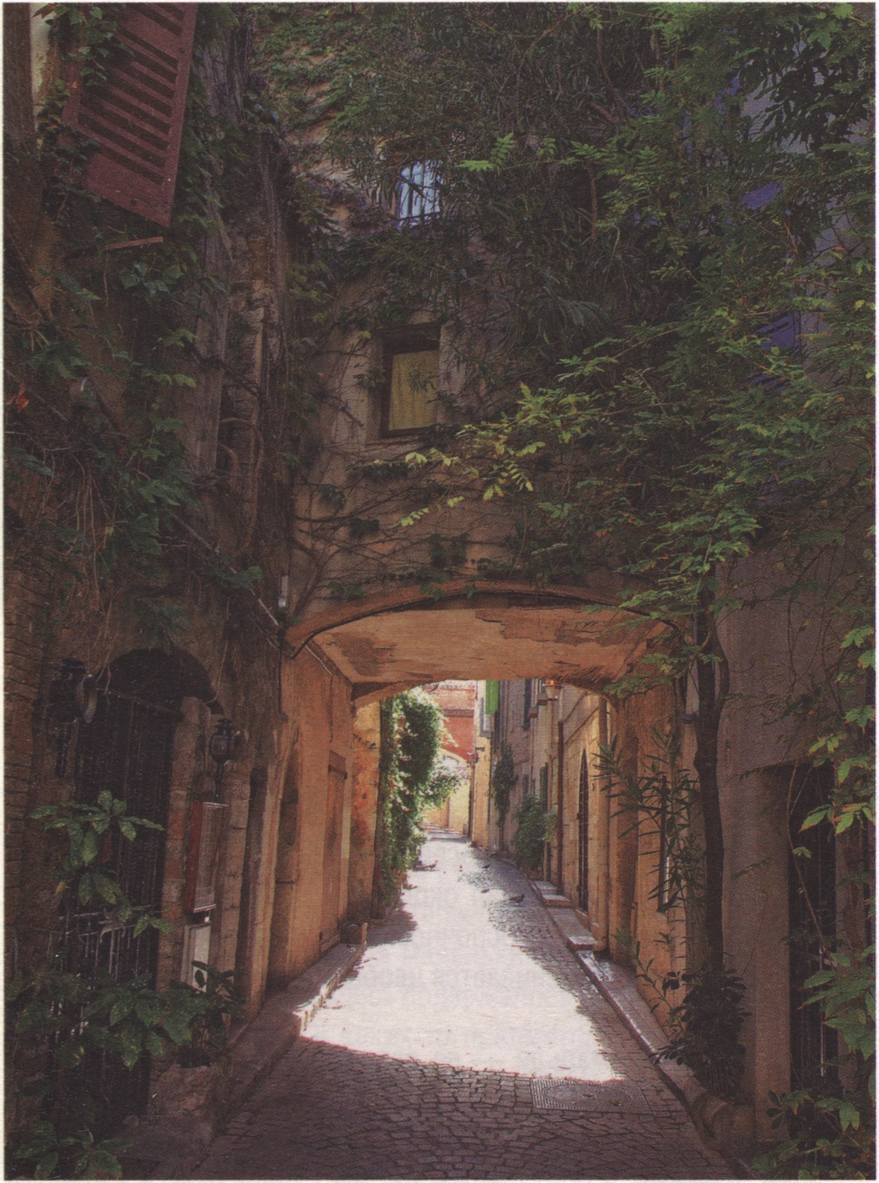 Улочка старого Антиба Улочка старого Антиба