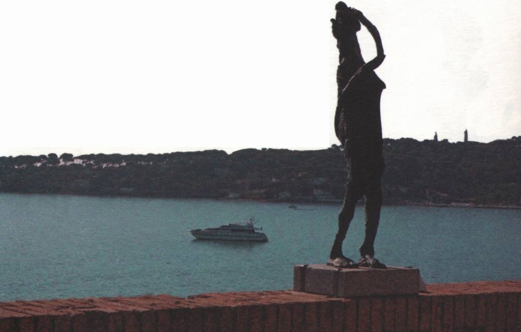 Вид на бухту с галереи музея Вид на бухту с галереи музея