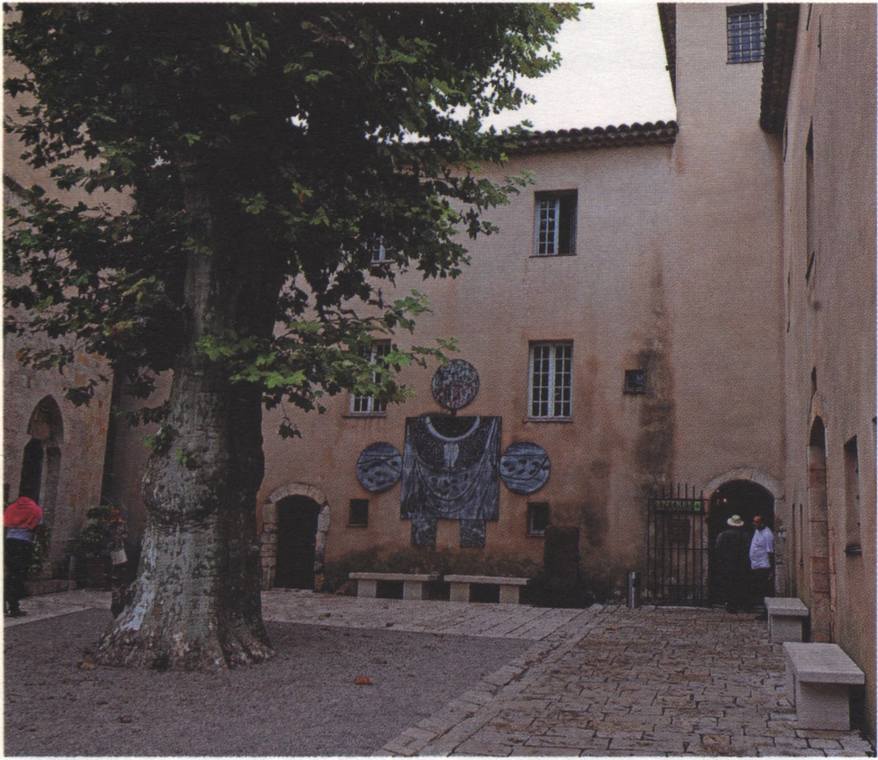 По местам Пикассо в Валлорисе По местам Пикассо в Валлорисе