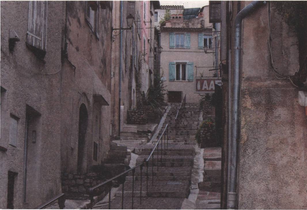 По этим улочкам Мужена частенько бродил сам мэтр По этим улочкам Мужена частенько бродил сам мэтр