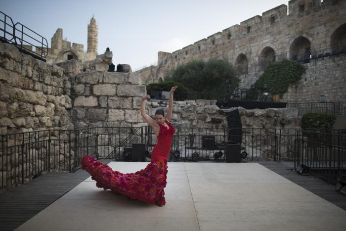 Шоу «Dressed to Dance» в «Башне Давида» Шоу «Dressed to Dance» в «Башне Давида»