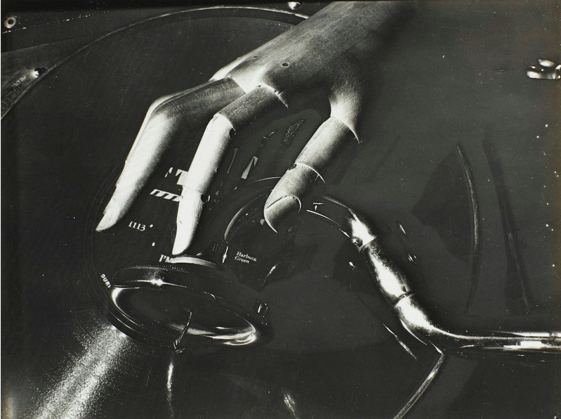 В Париже открывается выставка «Сюрреализм и объект» В Париже открывается выставка «Сюрреализм и объект»