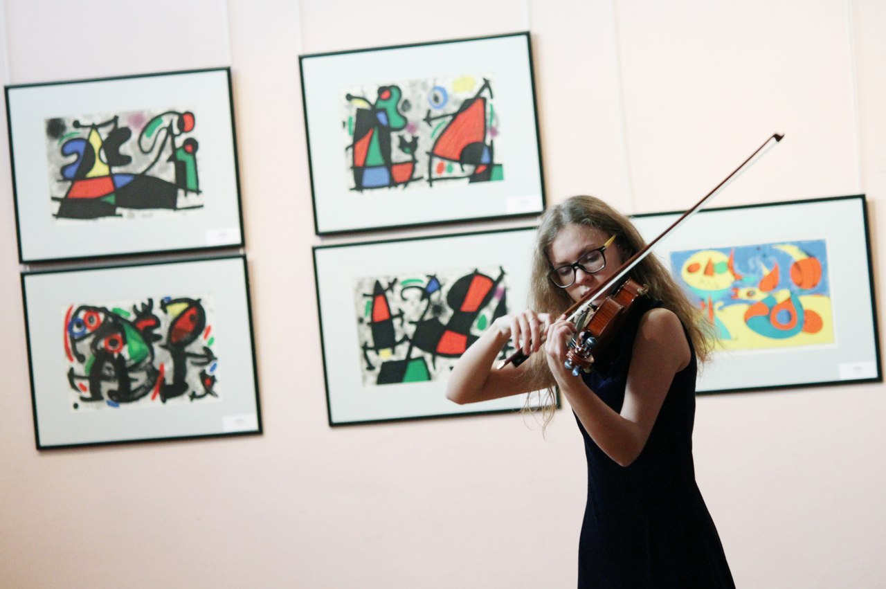 В Кургане продлена выставка «Великие классики ХХ века: Пабло Пикассо, Жоан Миро, Василий Кандинский» В Кургане продлена выставка «Великие классики ХХ века: Пабло Пикассо, Жоан Миро, Василий Кандинский»