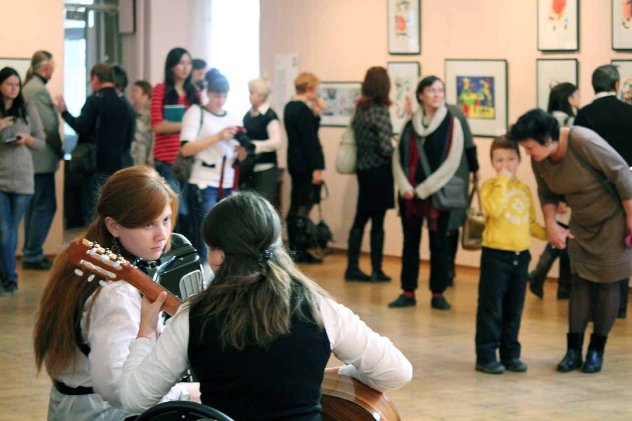 В Кургане продлена выставка «Великие классики ХХ века: Пабло Пикассо, Жоан Миро, Василий Кандинский» В Кургане продлена выставка «Великие классики ХХ века: Пабло Пикассо, Жоан Миро, Василий Кандинский»