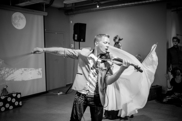 Авангардная постановка «Прогулка с Эйфелевой башней» для жителей Нижнего Новгорода Авангардная постановка «Прогулка с Эйфелевой башней» для жителей Нижнего Новгорода