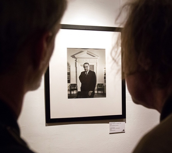 В Москве открылась выставка портретов американского фотографа Арнольда Ньюмана В Москве открылась выставка портретов американского фотографа Арнольда Ньюмана