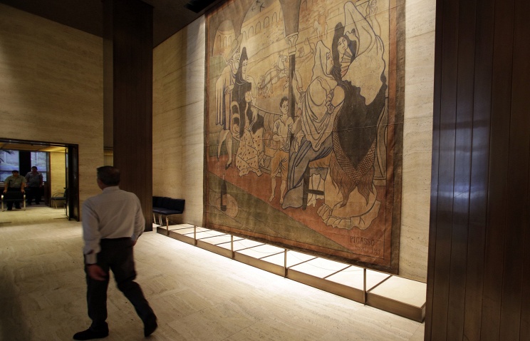 Занавес Пабло Пикассо для балета «Треуголка» сегодня покинет стену ресторана «Four Seasons» Занавес Пабло Пикассо для балета «Треуголка» сегодня покинет стену ресторана «Four Seasons»