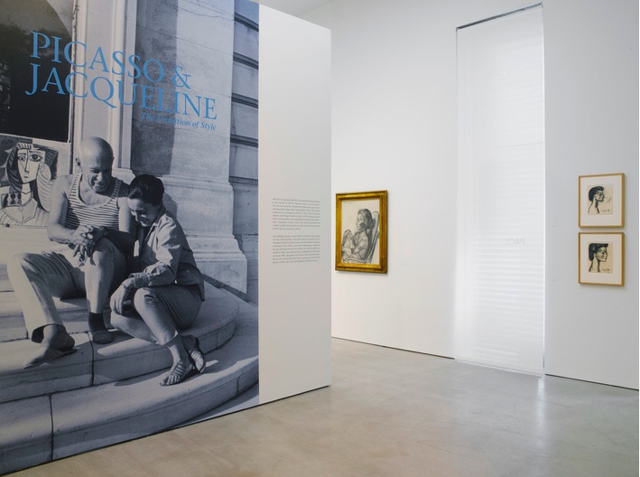 В Нью-Йорке открылась выставка «Пикассо и Жаклин: Эволюция стиля» В Нью-Йорке открылась выставка «Пикассо и Жаклин: Эволюция стиля»