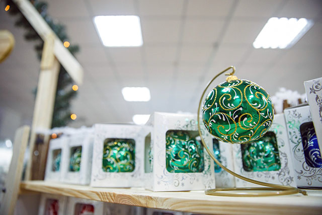 История новогодних украшений на выставке в Минске История новогодних украшений на выставке в Минске