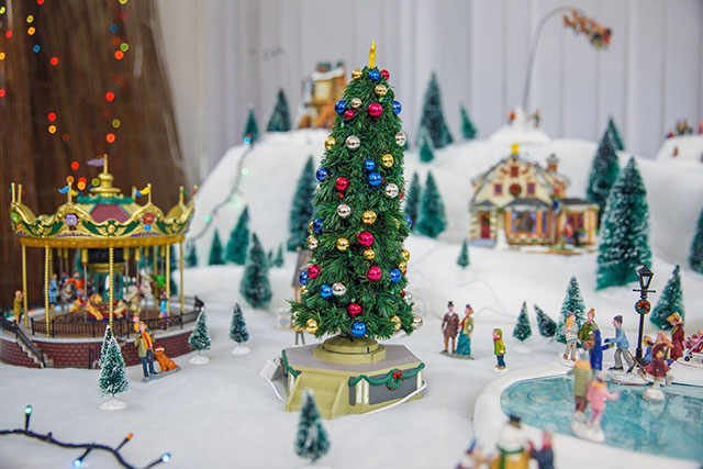 История новогодних украшений на выставке в Минске История новогодних украшений на выставке в Минске