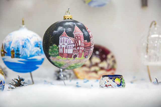 История новогодних украшений на выставке в Минске История новогодних украшений на выставке в Минске