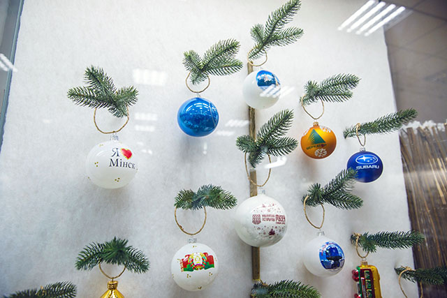 История новогодних украшений на выставке в Минске История новогодних украшений на выставке в Минске