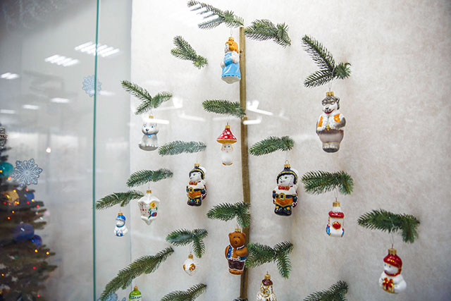 История новогодних украшений на выставке в Минске История новогодних украшений на выставке в Минске