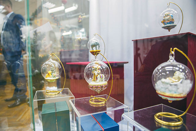 История новогодних украшений на выставке в Минске История новогодних украшений на выставке в Минске