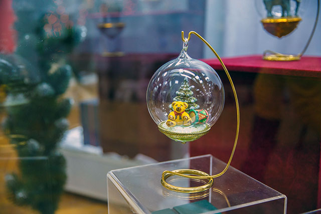 История новогодних украшений на выставке в Минске История новогодних украшений на выставке в Минске