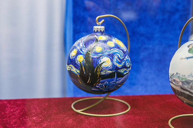 История новогодних украшений на выставке в Минске История новогодних украшений на выставке в Минске