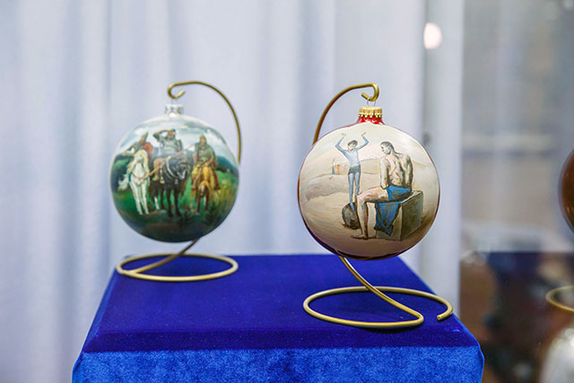 История новогодних украшений на выставке в Минске История новогодних украшений на выставке в Минске