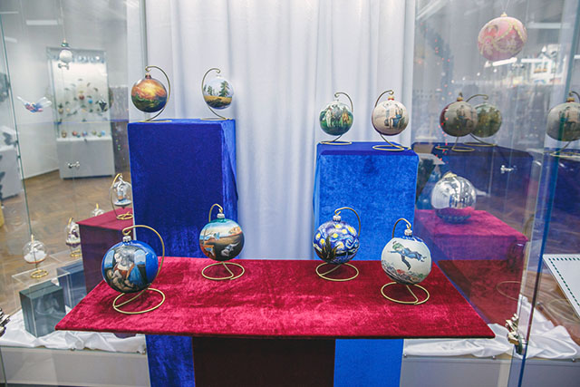 История новогодних украшений на выставке в Минске История новогодних украшений на выставке в Минске