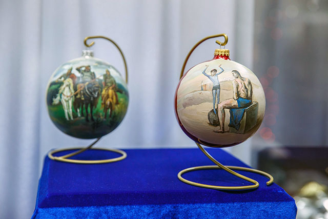 История новогодних украшений на выставке в Минске История новогодних украшений на выставке в Минске