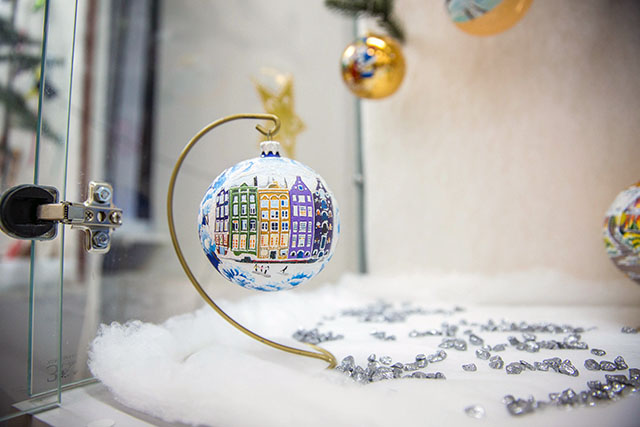 История новогодних украшений на выставке в Минске История новогодних украшений на выставке в Минске