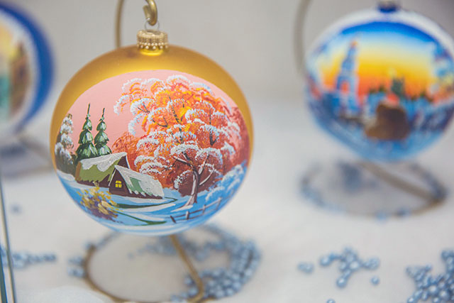 История новогодних украшений на выставке в Минске История новогодних украшений на выставке в Минске