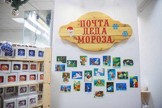 История новогодних украшений на выставке в Минске История новогодних украшений на выставке в Минске