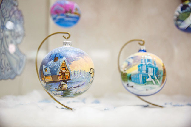 История новогодних украшений на выставке в Минске История новогодних украшений на выставке в Минске