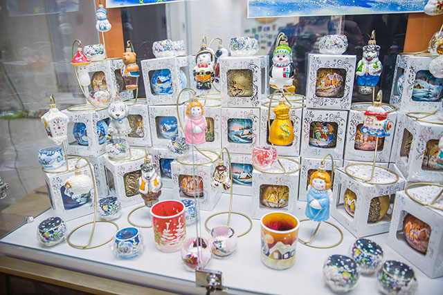 История новогодних украшений на выставке в Минске История новогодних украшений на выставке в Минске