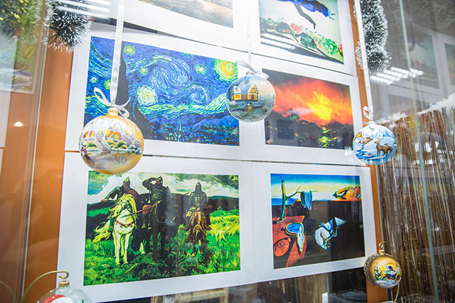 История новогодних украшений на выставке в Минске История новогодних украшений на выставке в Минске