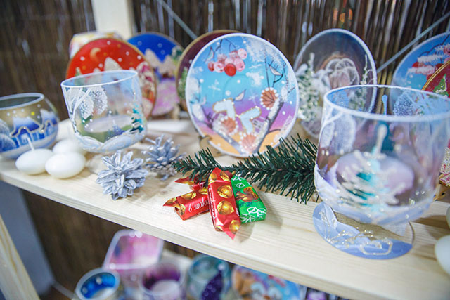 История новогодних украшений на выставке в Минске История новогодних украшений на выставке в Минске