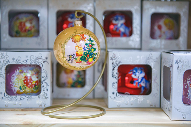 История новогодних украшений на выставке в Минске История новогодних украшений на выставке в Минске