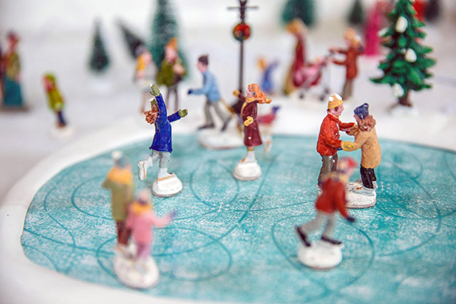 История новогодних украшений на выставке в Минске История новогодних украшений на выставке в Минске