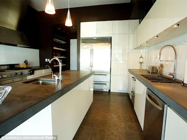 Картины Пабло Пикассо, Сальвадора Дали, суперкар Lamborghini Huracán и ... пентхаус в подарок Картины Пабло Пикассо, Сальвадора Дали, суперкар Lamborghini Huracán и ... пентхаус в подарок