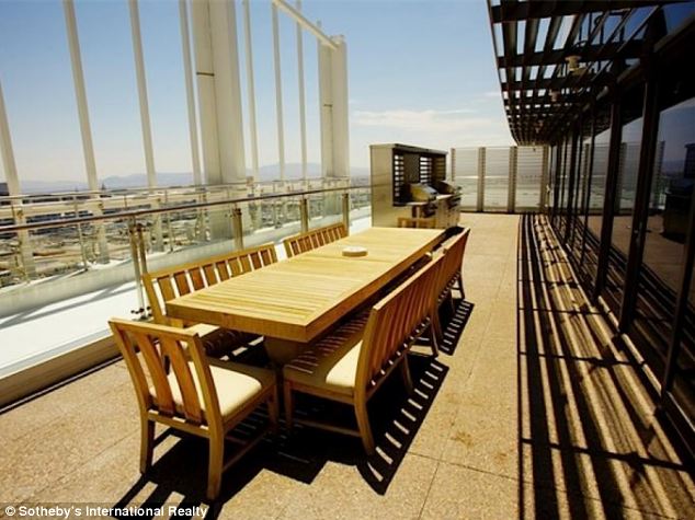 Картины Пабло Пикассо, Сальвадора Дали, суперкар Lamborghini Huracán и ... пентхаус в подарок Картины Пабло Пикассо, Сальвадора Дали, суперкар Lamborghini Huracán и ... пентхаус в подарок