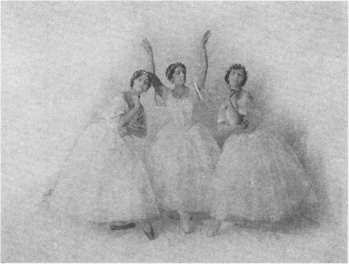 11. Три танцовщицы в роли Сильфид. 1916. Фотография 11. Три танцовщицы в роли Сильфид. 1916. Фотография