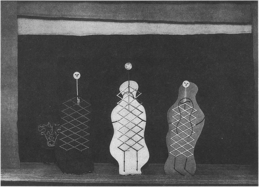 39. Три грации и Кербер. Пратикабль к балету «Меркурий». 1924. Фотография 39. Три грации и Кербер. Пратикабль к балету «Меркурий». 1924. Фотография