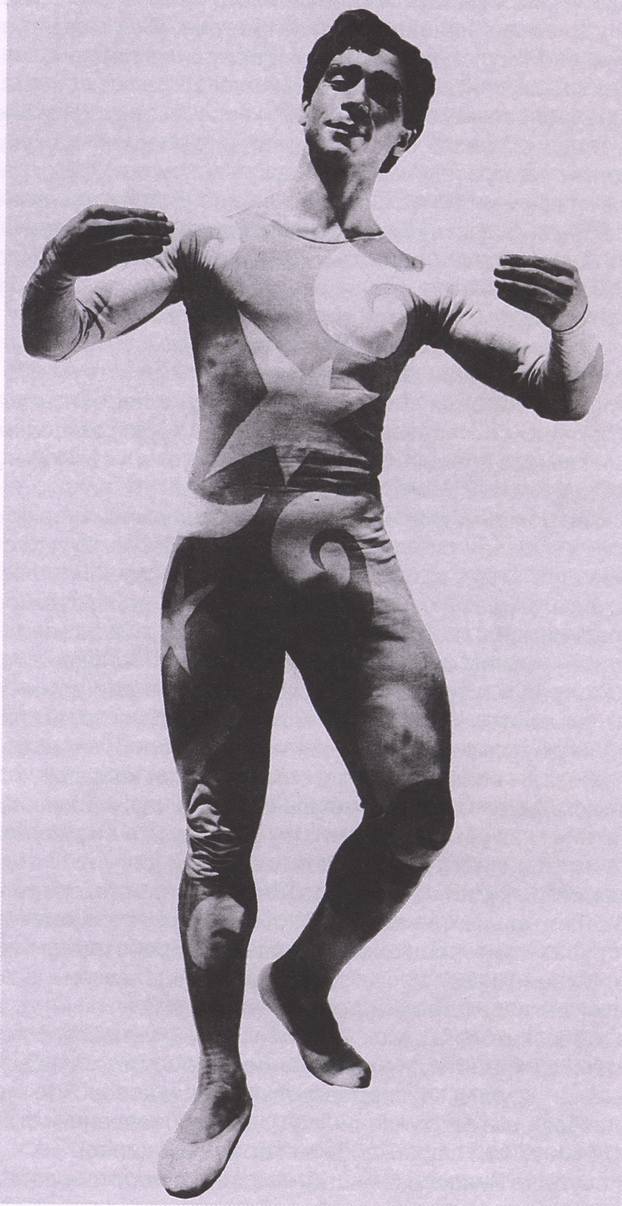 11. Николай Зверев в роли Акробата в балете «Парад». 1917.Фотография 11. Николай Зверев в роли Акробата в балете «Парад». 1917.Фотография