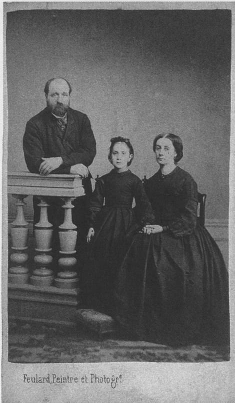 5. Семейный портрет, фотография на визитной карточке. Ок. 1870 5. Семейный портрет, фотография на визитной карточке. Ок. 1870