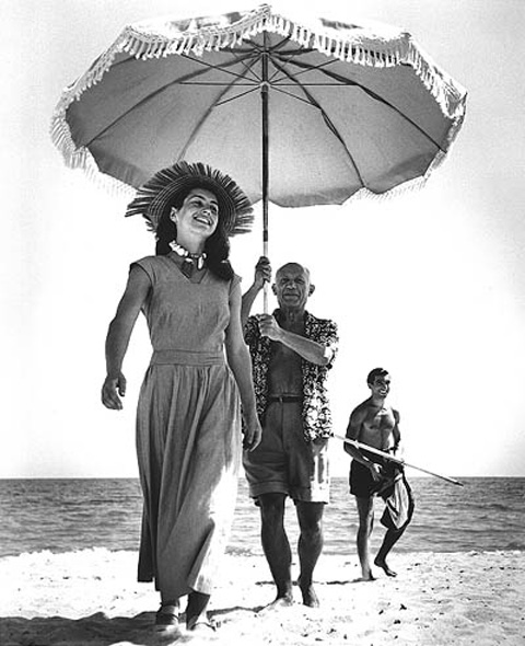 Пабло Пикассо и Франсуаза Жило, Гольф-Жуан, 1948. Фото Роберта Капа